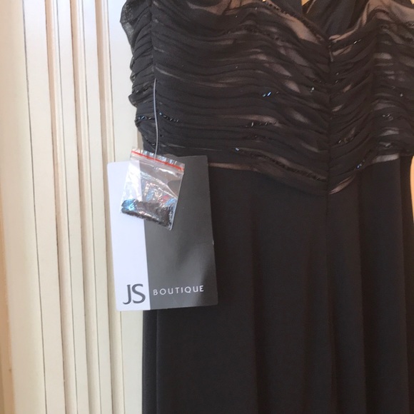 Dress - Picture 7 of 7